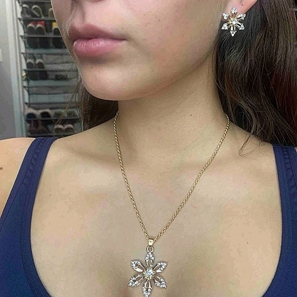 Gold Flower Rhinestone Necklace & Earring Set Quiet Luxury Statement Jewelry - Picture 3 of 14